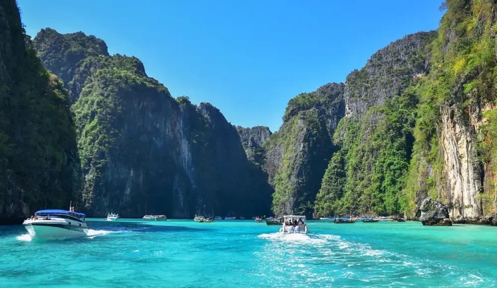 Discover Koh Phi Phi Island – Explore Beaches & Attractions 09 Discover Koh Phi Phi Island - Maya Bay Beach
