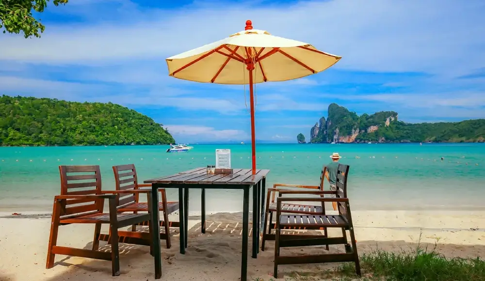 Discover Koh Phi Phi Island – Explore Beaches & Attractions 10 Discover Koh Phi Phi Island - Loh Dalum Bay Beach