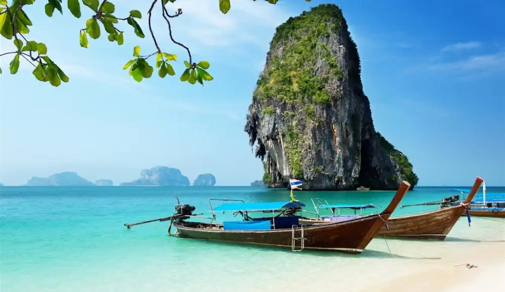 Discover Koh Phi Phi Island – Explore Beaches & Attractions 13 Discover Koh Phi Phi Island - Ao Tonsai Bay Beach