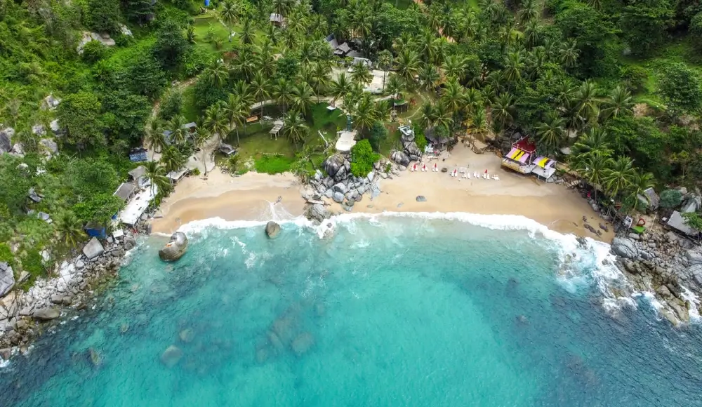 Discover Koh Phi Phi Island – Explore Beaches & Attractions 15 Discover Koh Phi Phi Island - Nui Beach