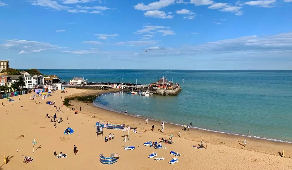 Discover Koh Phi Phi Island – Explore Beaches & Attractions 17 Discover Koh Phi Phi Island - Viking Beach