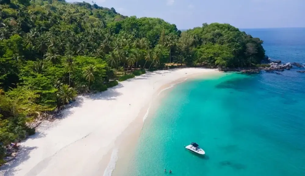 Discover Phuket Island – Explore Beaches & Attractions – 04 (1) Discover Phuket Island - Freedom Beach